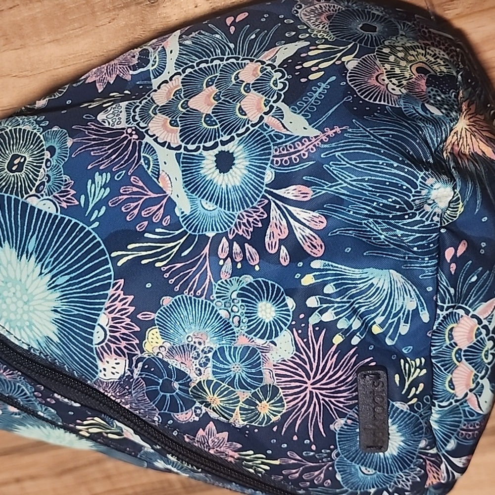 Sakroots x 4ocean On-the-Go Sling Backpack - Picture 4 of 6